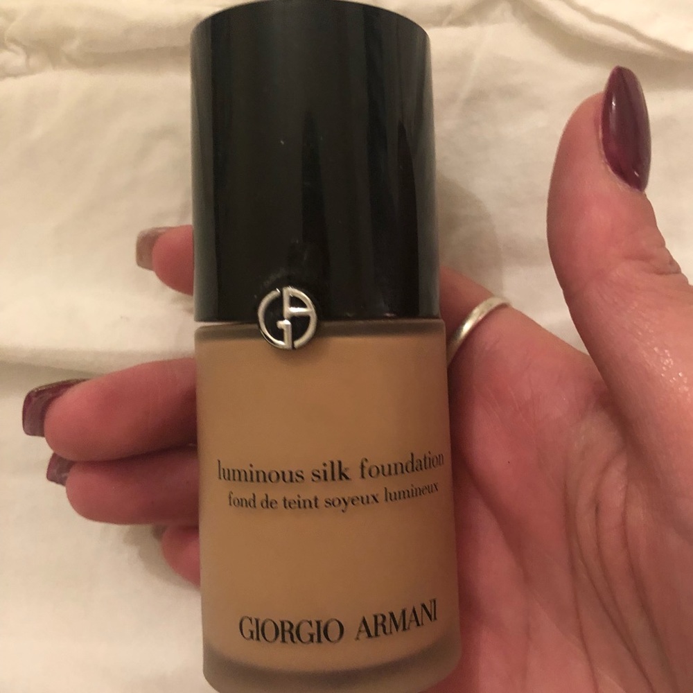 Giorgio Armani Luminous Silk foundation in 5.25